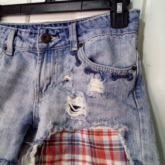Indigo Rein Denim Shorts Juniors 1 Cut-off Raw Hem Distressed Plaid Festival - Picture 10 of 16